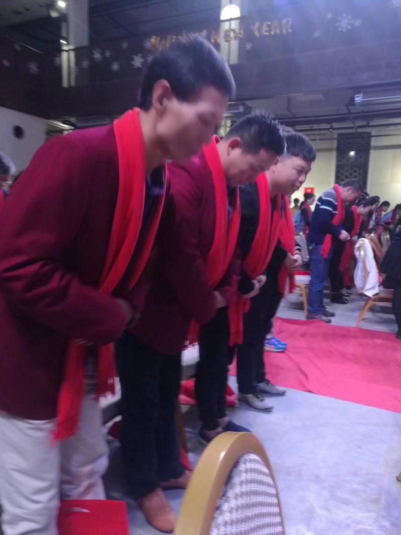 梁善威参加晚会